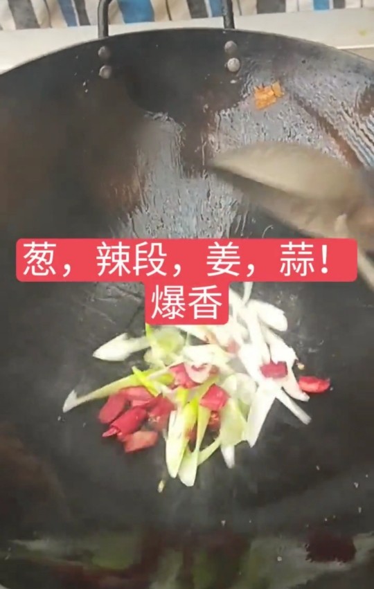 夹沙肉,葱小米椒姜蒜报销