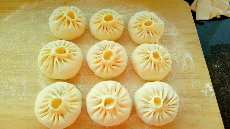 白菜鲜肉大包子,全部包好,再次醒发十分钟
