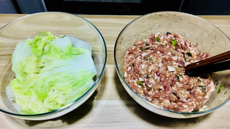 仪式感的宴席菜-莲花翡翠卷,接下来的步骤,大家应该很清楚,那就是开始包包包