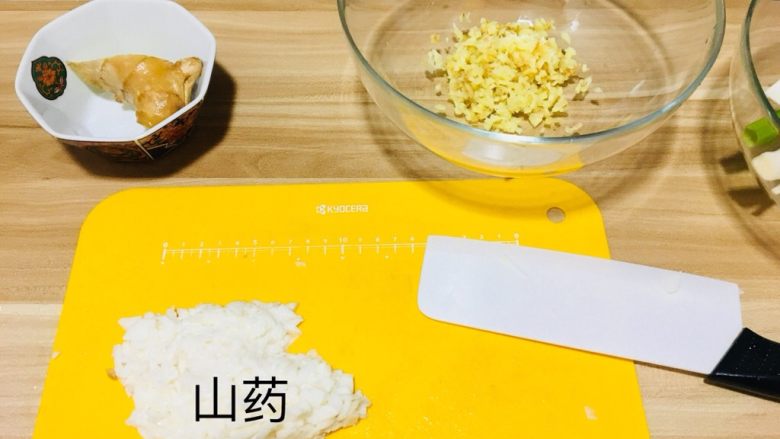 仪式感的宴席菜-莲花翡翠卷,放<a style='color:red;display:inline-block;' href='/shicai/ 28'>山药</a>的作用是让肉会抱团,而且吃起来的感觉脆脆的,口感特别好,有解腻的效果