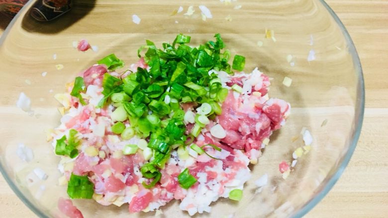 仪式感的宴席菜-莲花翡翠卷,葱花,爱吃的人可以多,不爱吃的人就可以少放