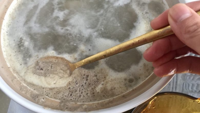 夏日消暑靓汤➕冬瓜海带排骨汤,煮开后保持中火五分钟,并撇去血末