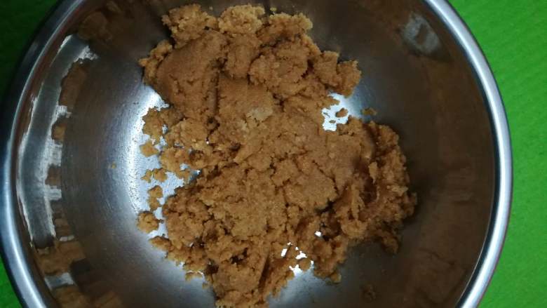 重芝士蛋糕,一定要搅拌均匀,不然没有黄油的会糊掉的