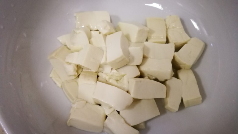 紫苏豆腐,捞出过凉水,利干水,备用
