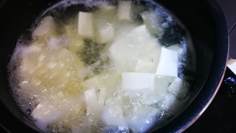 紫苏豆腐,煮开后,再煮两分钟