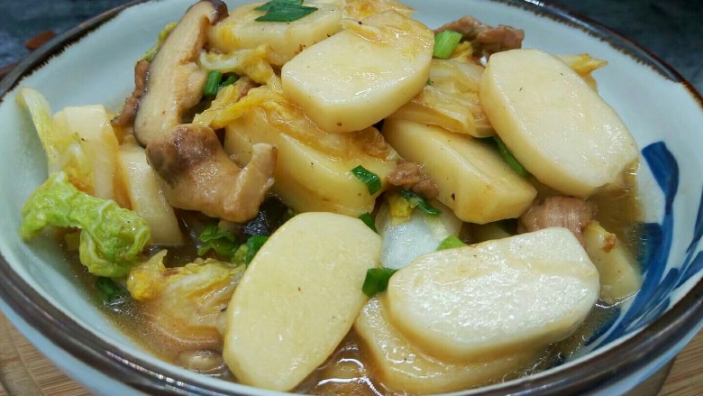 白菜肉丝炒年糕,尝尝吧!