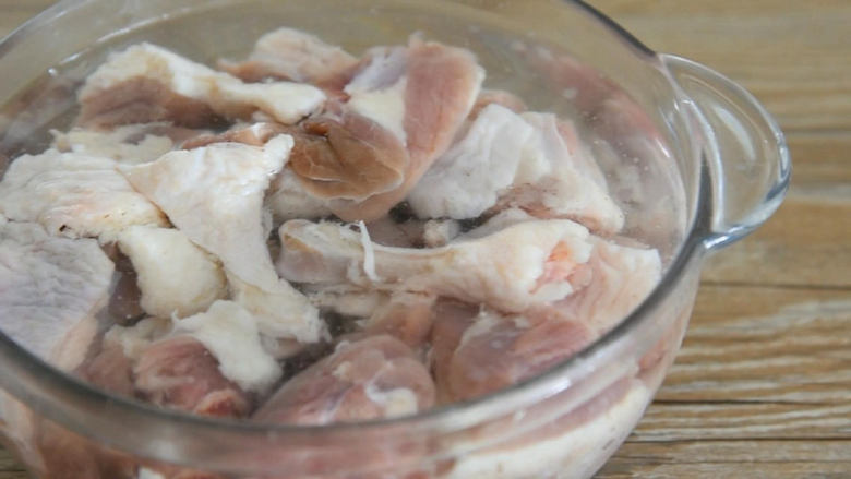 如果一定要有一道下饭菜傍身,或许你可以考虑一下它,鸭腿清水浸泡