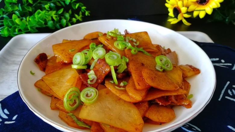 回锅肉香辣土豆片,照个相吧,有颜值有营养有口味。