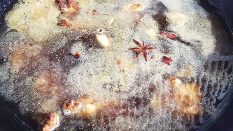糖醋排骨,添水没过排骨块,大火烧开后转中火炖约半小时