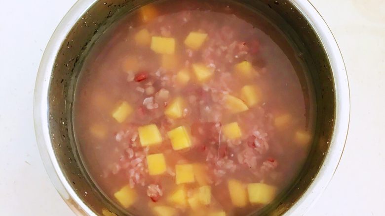 祛湿养生粥 赤豆甘薯糯米粥,香甜的赤豆甘薯糯米粥熬好了