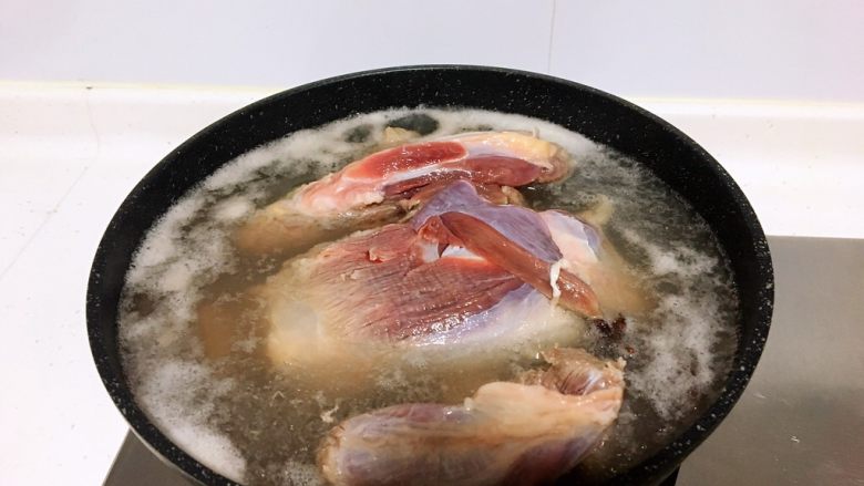 减肥食谱-酱牛肉,无糖无水,水开了,将牛肉放进去
