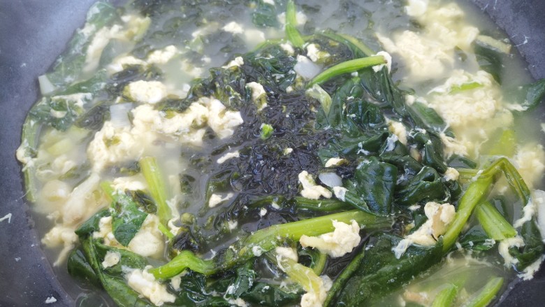 菠菜鸡蛋汤,再加热一下,就可以了