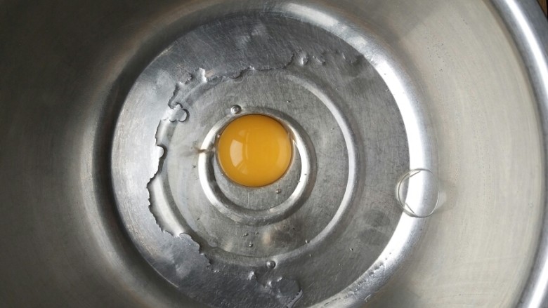 没有电子秤也可以做的一口酥,打入一个<a style='color:red;display:inline-block;' href='/shicai/ 9'>鸡蛋</a>。