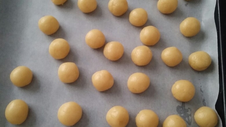 没有电子秤也可以做的一口酥,依次弄好。