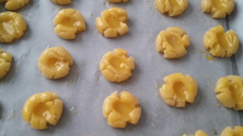 没有电子秤也可以做的一口酥,依次刷好。