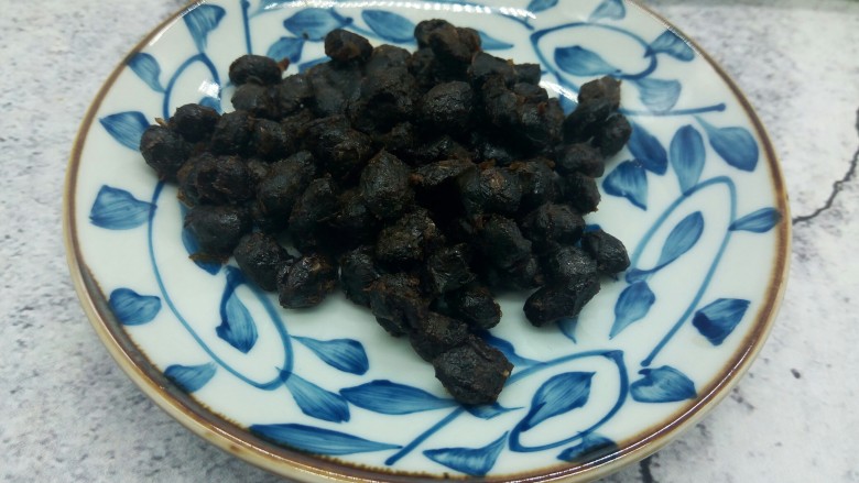 红烧豆豉泥鱼,<a style='color:red;display:inline-block;' href='/shicai/ 694'>豆豉</a>准备一点,喜欢吃的可以多放一些