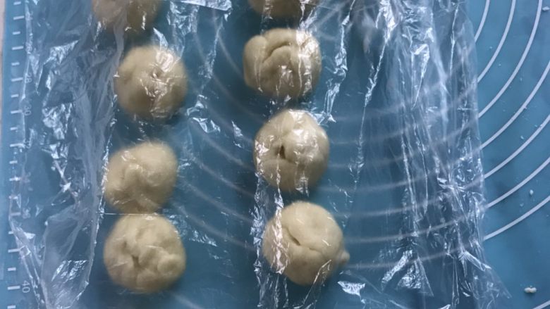 蛋黄酥,然后,油皮包油酥,就是这个样子啦。