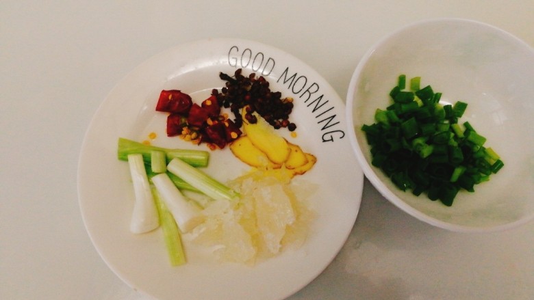 啤酒🍺鸭,配料：<a style='color:red;display:inline-block;' href='/shicai/ 866'>冰糖</a>，<a style='color:red;display:inline-block;' href='/shicai/ 3250'>葱</a>，姜片，<a style='color:red;display:inline-block;' href='/shicai/ 86474'>干辣椒</a>，<a style='color:red;display:inline-block;' href='/shicai/ 700'>花椒</a>