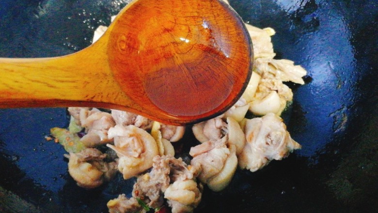 啤酒🍺鸭,加入<a style='color:red;display:inline-block;' href='/shicai/ 718'>料酒</a>