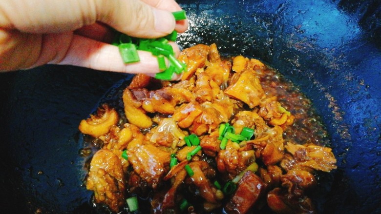 啤酒🍺鸭,最后撒上葱花就可以出锅了，香香哒