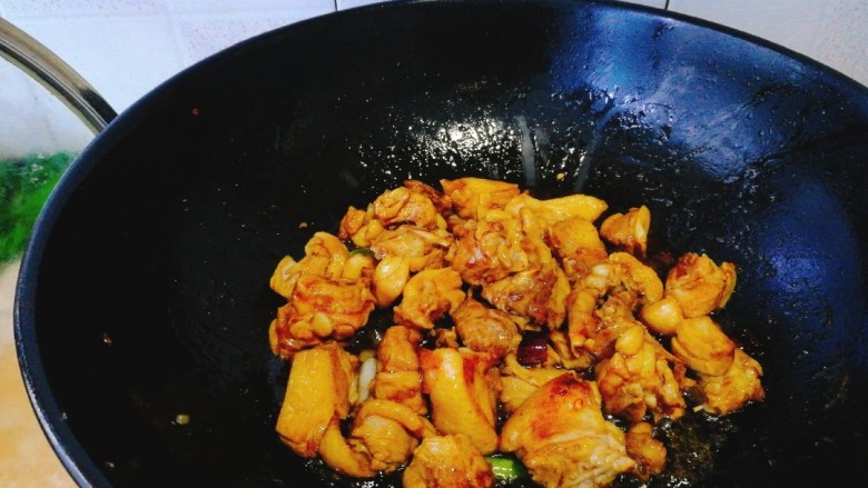 啤酒🍺鸭,翻炒上色