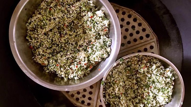 酿苦瓜,放在锅里糯米全部蒸20分钟