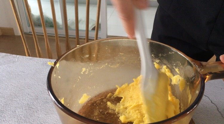 宝宝辅食:手指泡芙,好吃又好做,翻拌的时候给点力气~