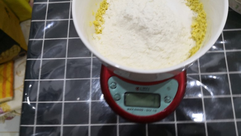 小米锅巴,放盐,可以根据口味调整用量