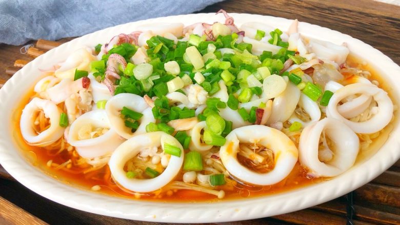 葱香鱿鱼,上桌摆拍,成品图一