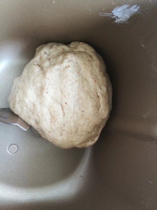 地瓜全麦土司
让孩子们爱上全谷物,开动揉面档,揉成面团即可