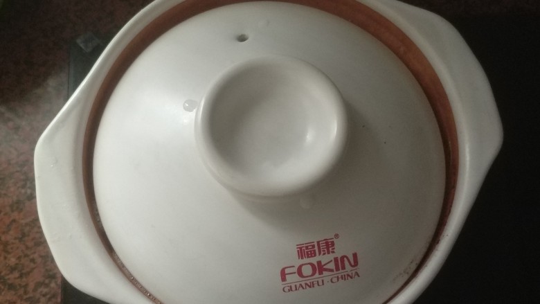 潮汕系列~苦笋煲,转中小火加盖焖煮30分钟。