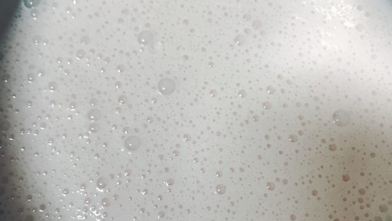 自制冰淇淋,打发至顺滑,打发的越均匀口感越好哦!