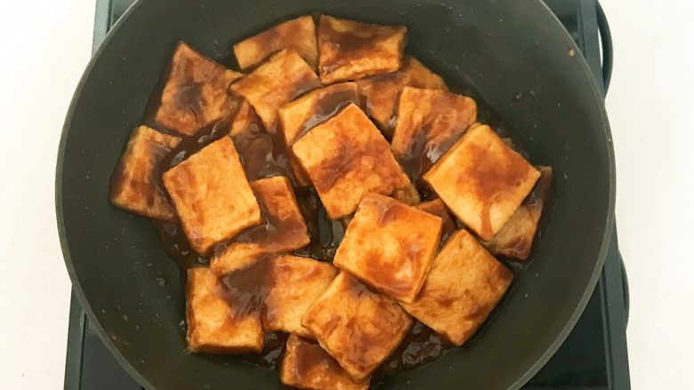 酱香千叶豆腐,翻炒均匀