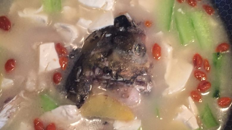 鱼头豆腐汤