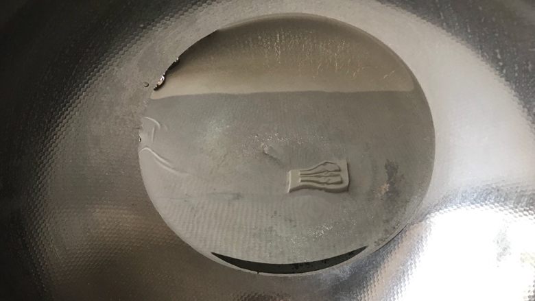 青椒土豆焖排骨,起油锅,热锅凉油