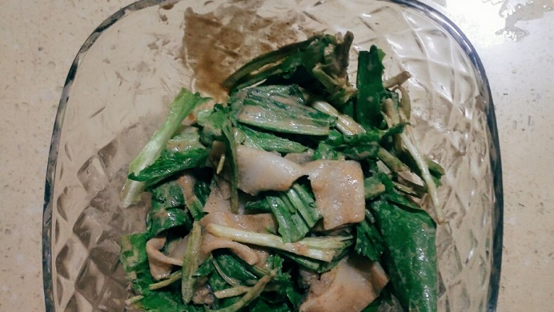 麻将油麦凉皮,整体看着不怎么好看,味道赞到爆