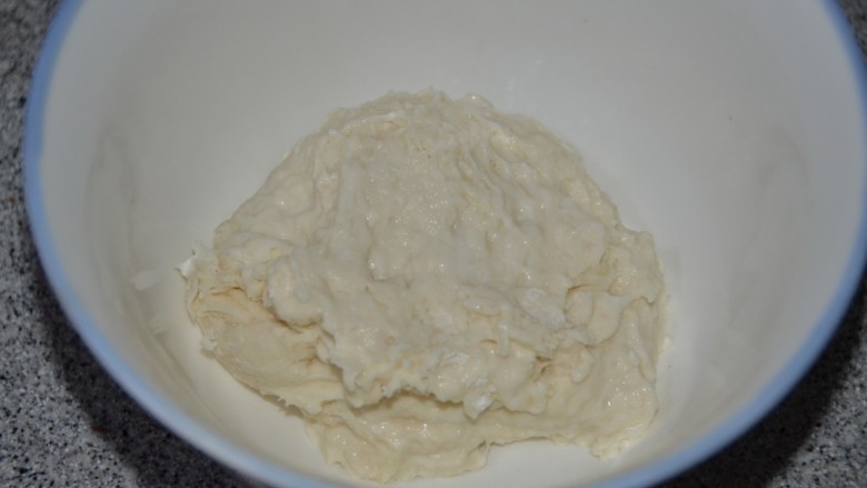 奶酪包(中种法),用硅胶铲搅拌均匀