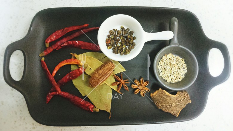 辣卤鸡爪,准备好卤料