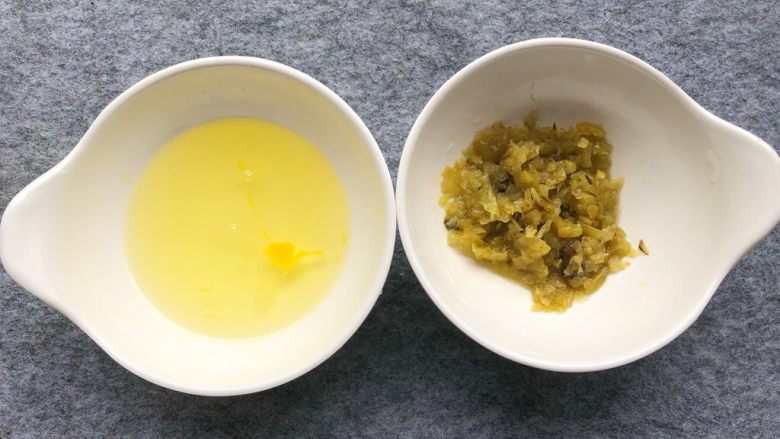 家常酸菜鱼,蛋取蛋清,泡椒剁碎