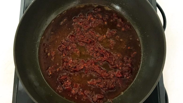 美味金昌鱼 酱香金鲳鱼,小火炒制,炒出红油