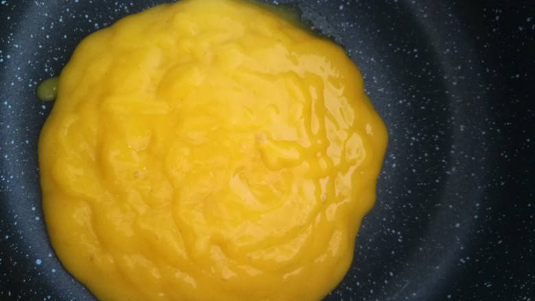 柠香煎鳕鱼,熬制粘稠。