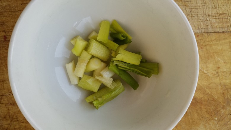 排骨炖豆角,切<a style='color:red;display:inline-block;' href='/shicai/ 3250'>葱</a>花