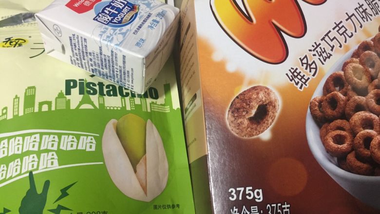 低脂餐💗哈密瓜坚果酸奶杯,准备要用到的材料,水果随意搭配