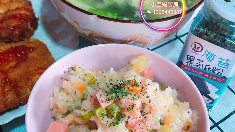 网红蒸饭,午餐标配:鸡排、鸡蛋蛋花汤