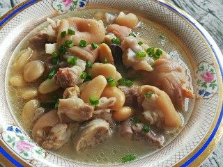 滋补芸豆蹄花汤