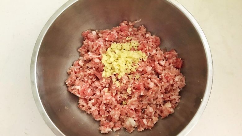 头伏饺子 鲜香的麻椒猪肉馅水饺,在猪肉馅里加入鲜姜末