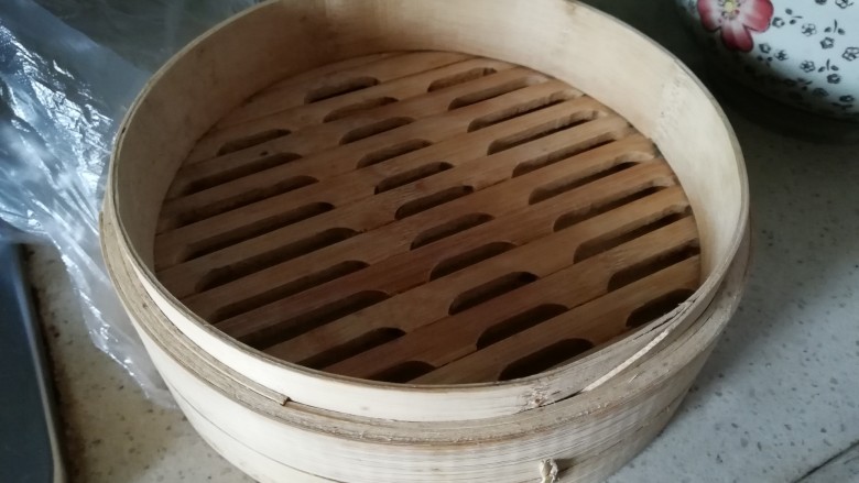 麻辣粉蒸排骨,准备好蒸笼,洗干净