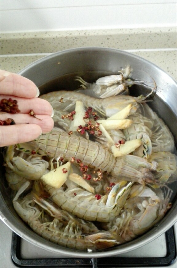 盐水皮皮虾,加入花椒