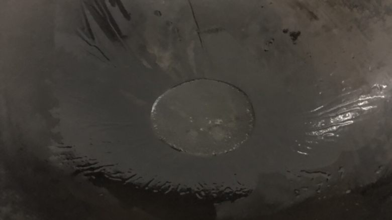 清炒杂菇,把锅烧红放油适量