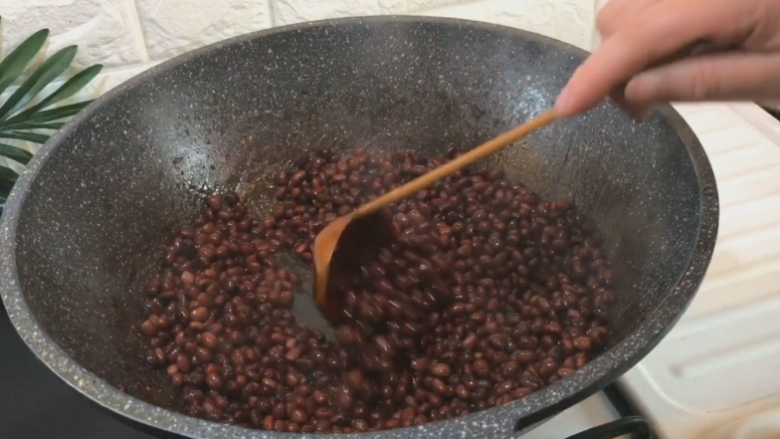 蜜红豆(甜品搭档),煮烂后 收干汁
